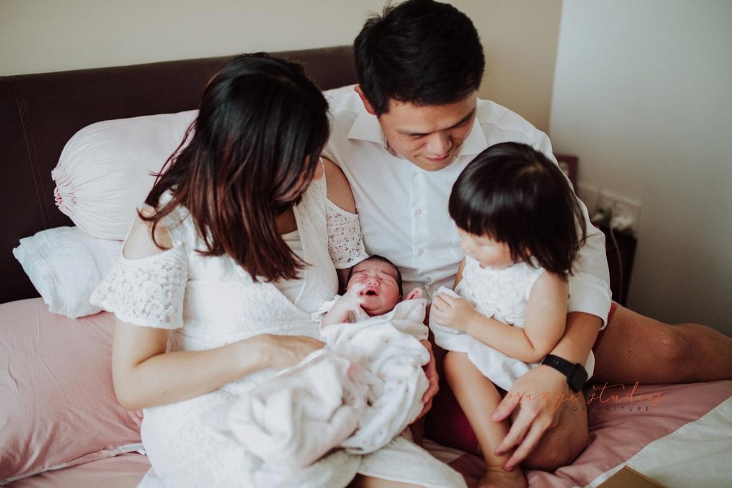 newborn baby with family fresh 48 photoshoot at home