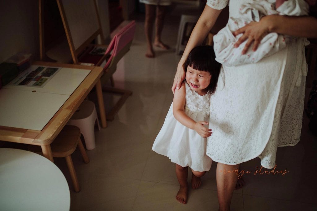 newborn baby with family fresh 48 photoshoot at home