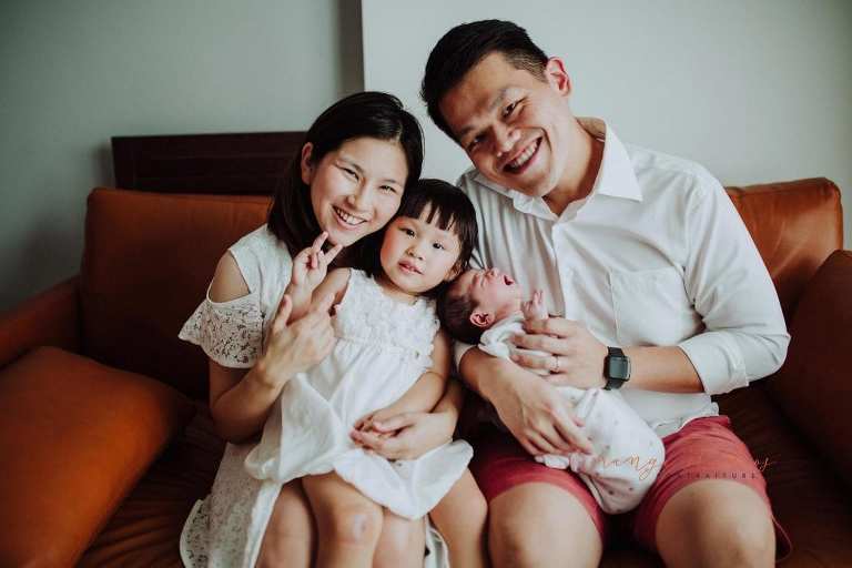 newborn baby with family fresh 48 photoshoot at home