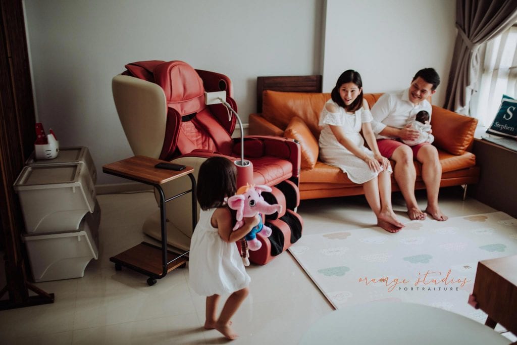 newborn baby with family fresh 48 photoshoot at home