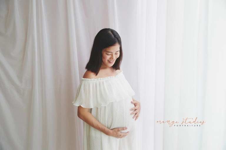 maternity portraits in singapore studio with natural light