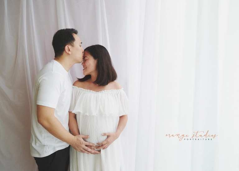 maternity portraits with husband in singapore studio with natural light