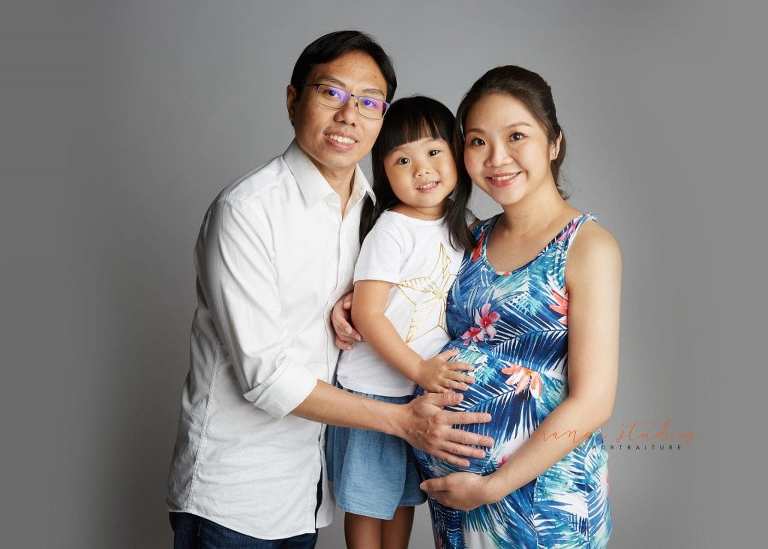 maternity portraits with family in singapore studio