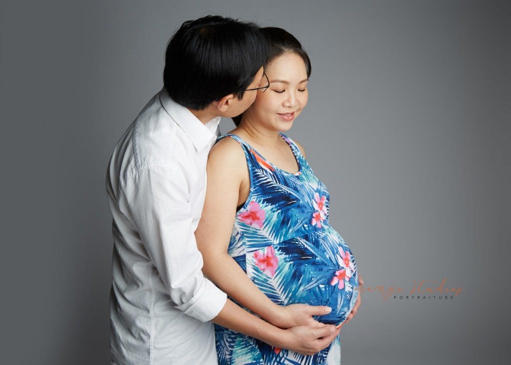 maternity portraits with husband in singapore studio