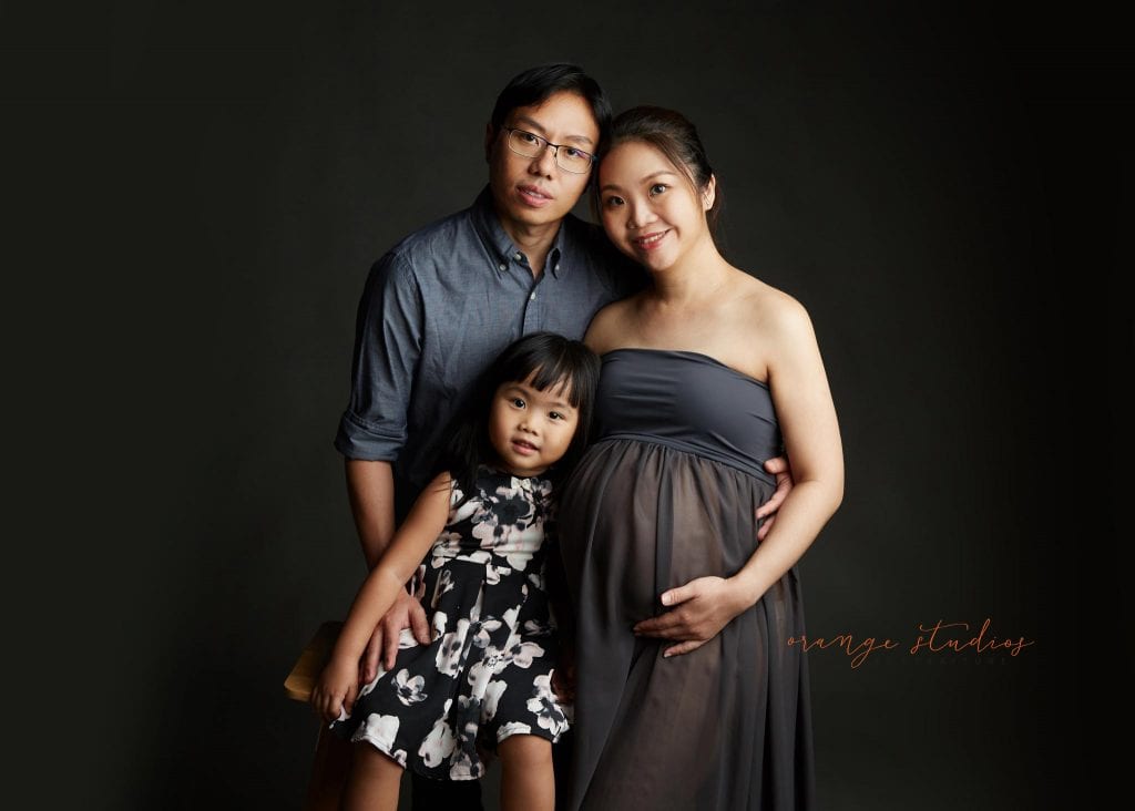 maternity portraits with family in singapore studio