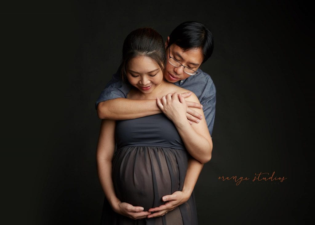 maternity portraits with husband in singapore studio
