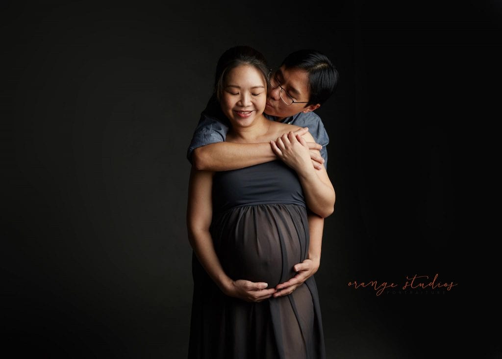 maternity portraits with husband in singapore studio