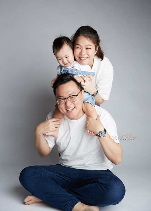 1 year old baby with parents family portraits in singapore studio
