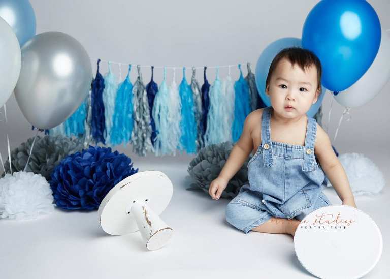 1 year old baby boy blue and grey theme cake smash portraits in singapore studio