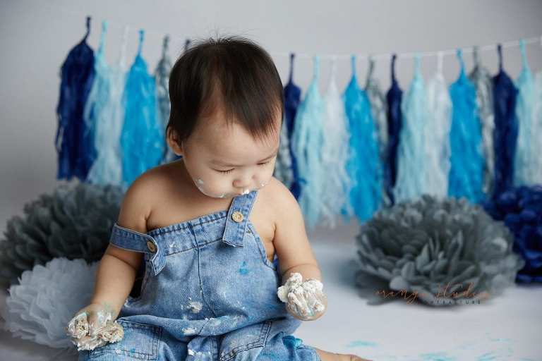 1 year old baby boy blue and grey theme cake smash portraits in singapore studio