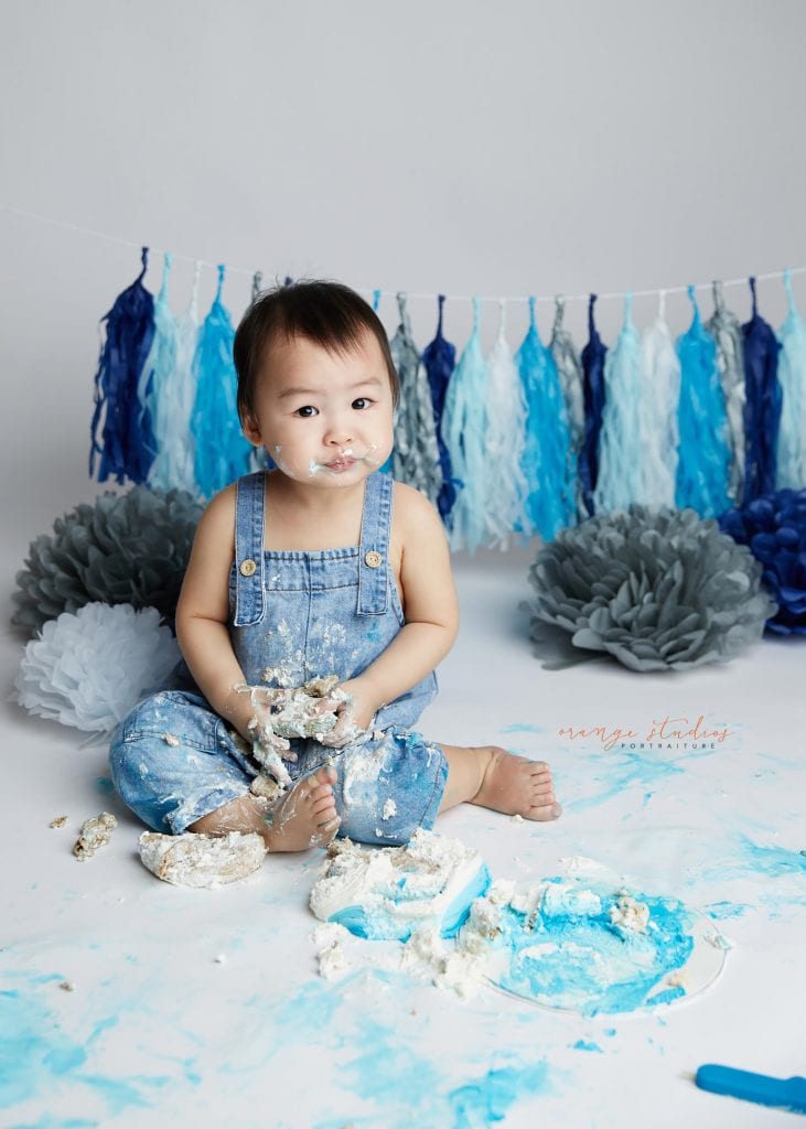 1 year old baby boy blue and grey theme cake smash portraits in singapore studio