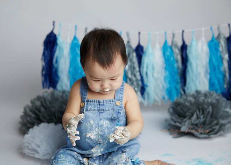 1 year old baby boy blue and grey theme cake smash portraits in singapore studio