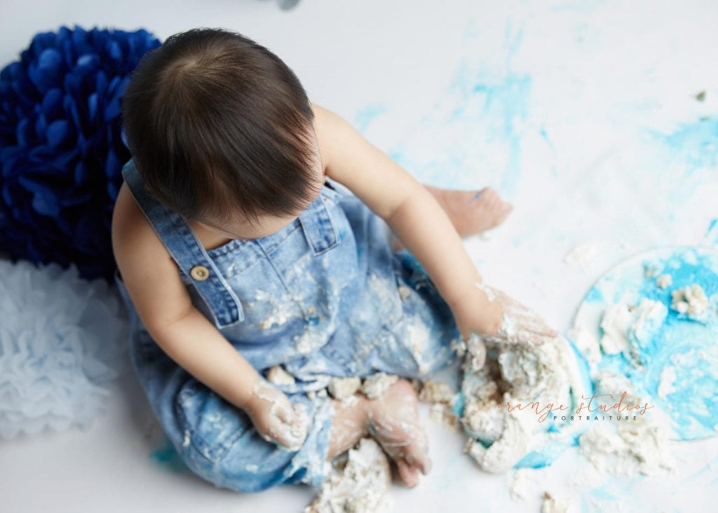 1 year old baby boy blue and grey theme cake smash portraits in singapore studio