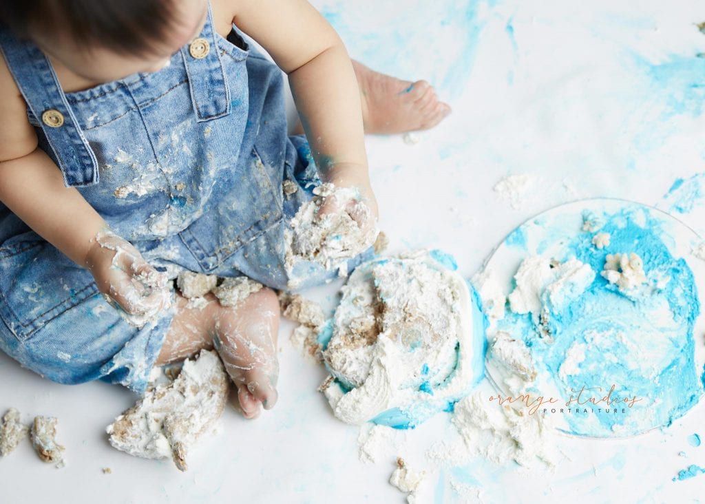 1 year old baby boy blue and grey theme cake smash portraits in singapore studio