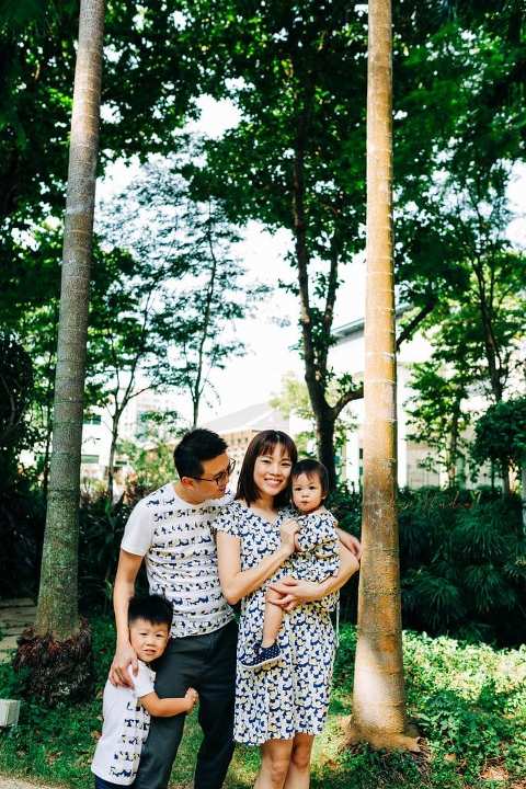 natural outdoor family portraits in singapore
