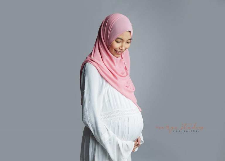 malay muslim maternity portraits in singapore studio