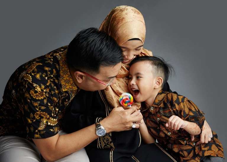 maternity portraits with family having fun in singapore studio