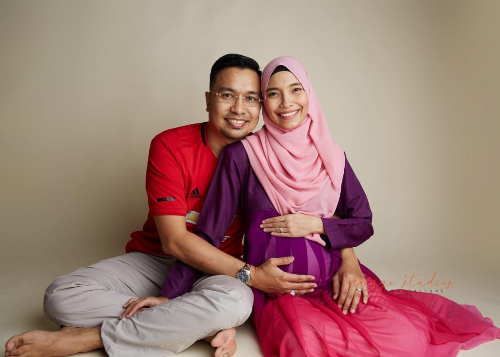 couple maternity portraits in singapore studio