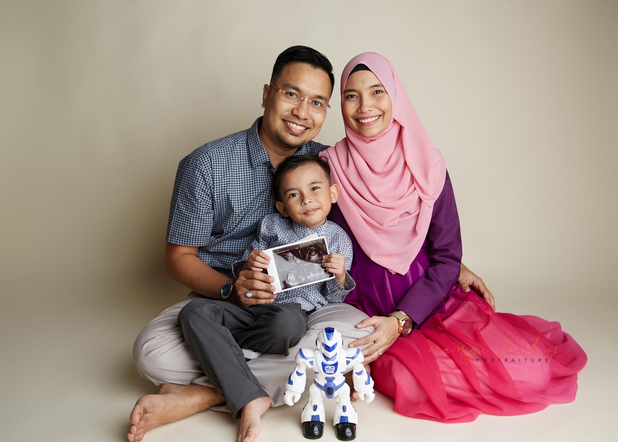 Maternity portrait in traditional dress at Orange Studios Singapore