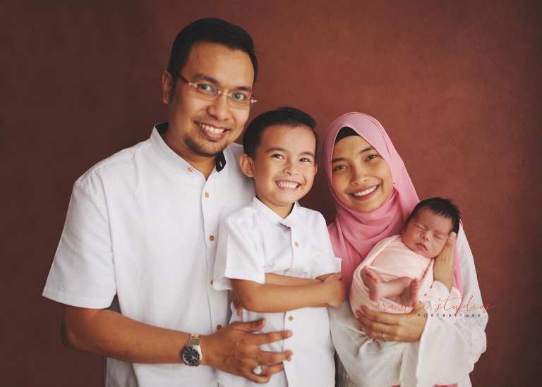 7 days old baby girl with family newborn portraits in singapore studio