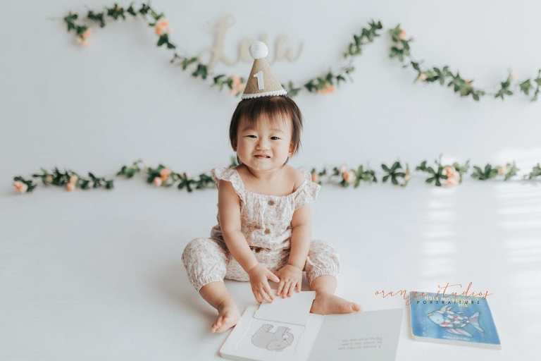 1 year old baby girl floral theme cake smash in singapore studio