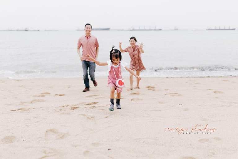 outdoor family portraits at singapore beach