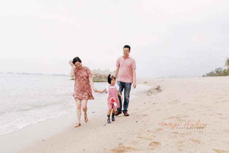 outdoor family portraits at singapore beach