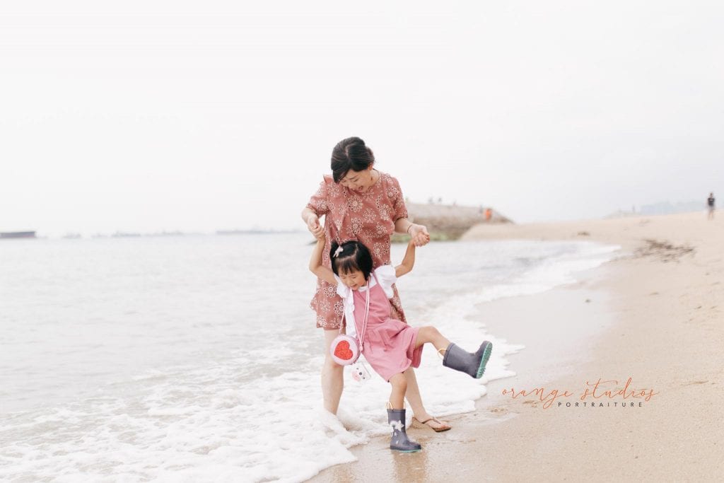 mum and daughter outdoor family portraits at singapore beach