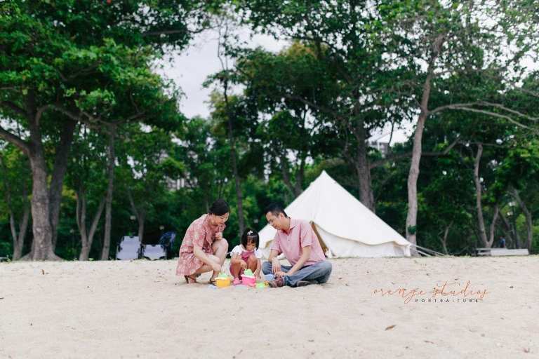 outdoor family portraits at singapore beach
