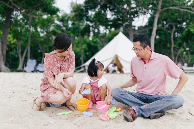 outdoor family portraits at singapore beach