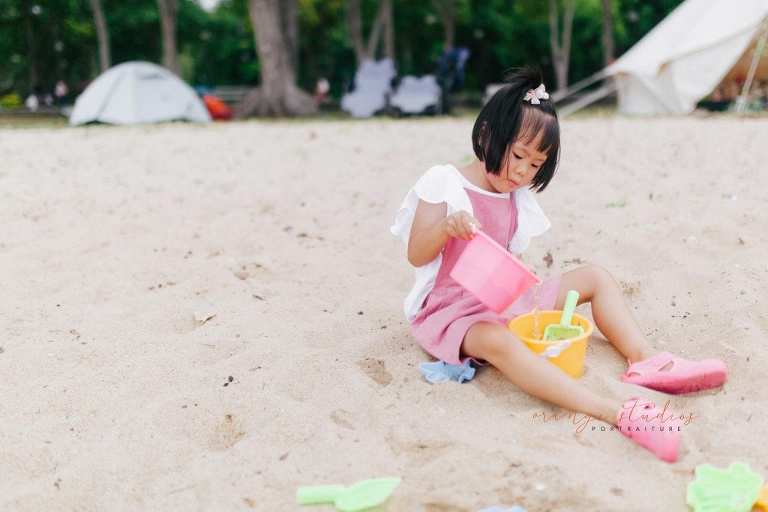 outdoor kids portraits at singapore beach