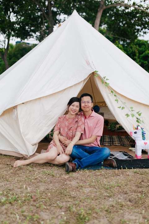 outdoor couple portraits at singapore beach