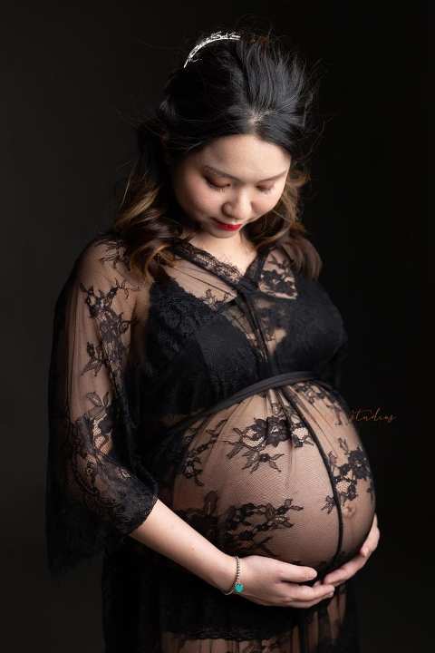 maternity portraits in black lace gown in singapore studio