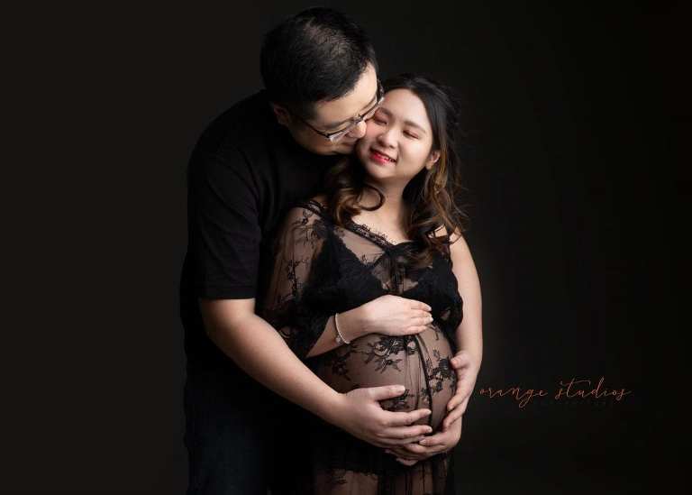 maternity portraits with husband in singapore studio