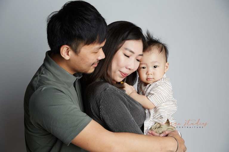 1 year old baby boy with parents family portraits in singapore studio