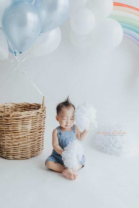 1 year old baby boy rainbow hot air balloon theme portraits in singapore natural light studio