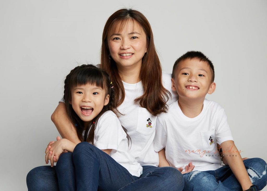 mum and kids family portraits in singapore studio