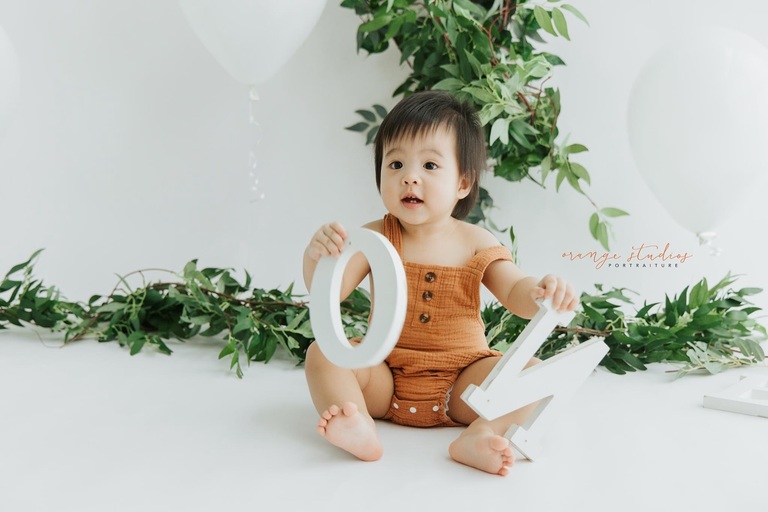 baby smashing cake studio photoshoot Singapore