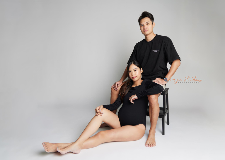 couple maternity shoot in orangestudios