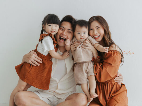 How Much Does a Family Photoshoot Cost in Singapore? (2026 Pricing Guide)